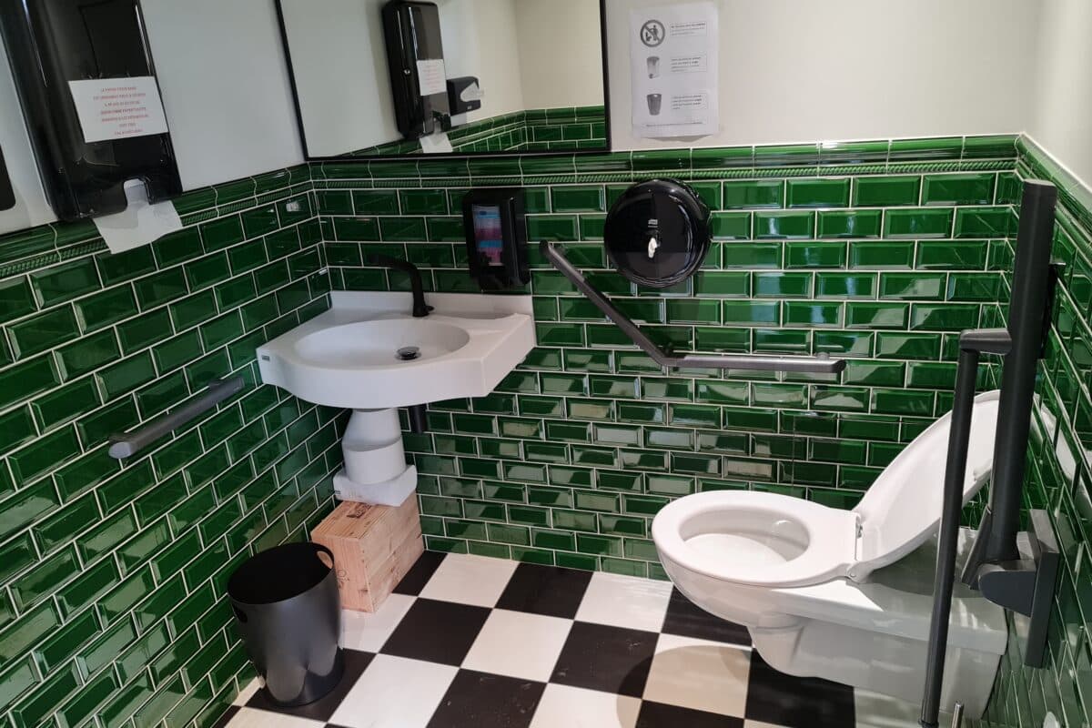 toilette handi maison des vins