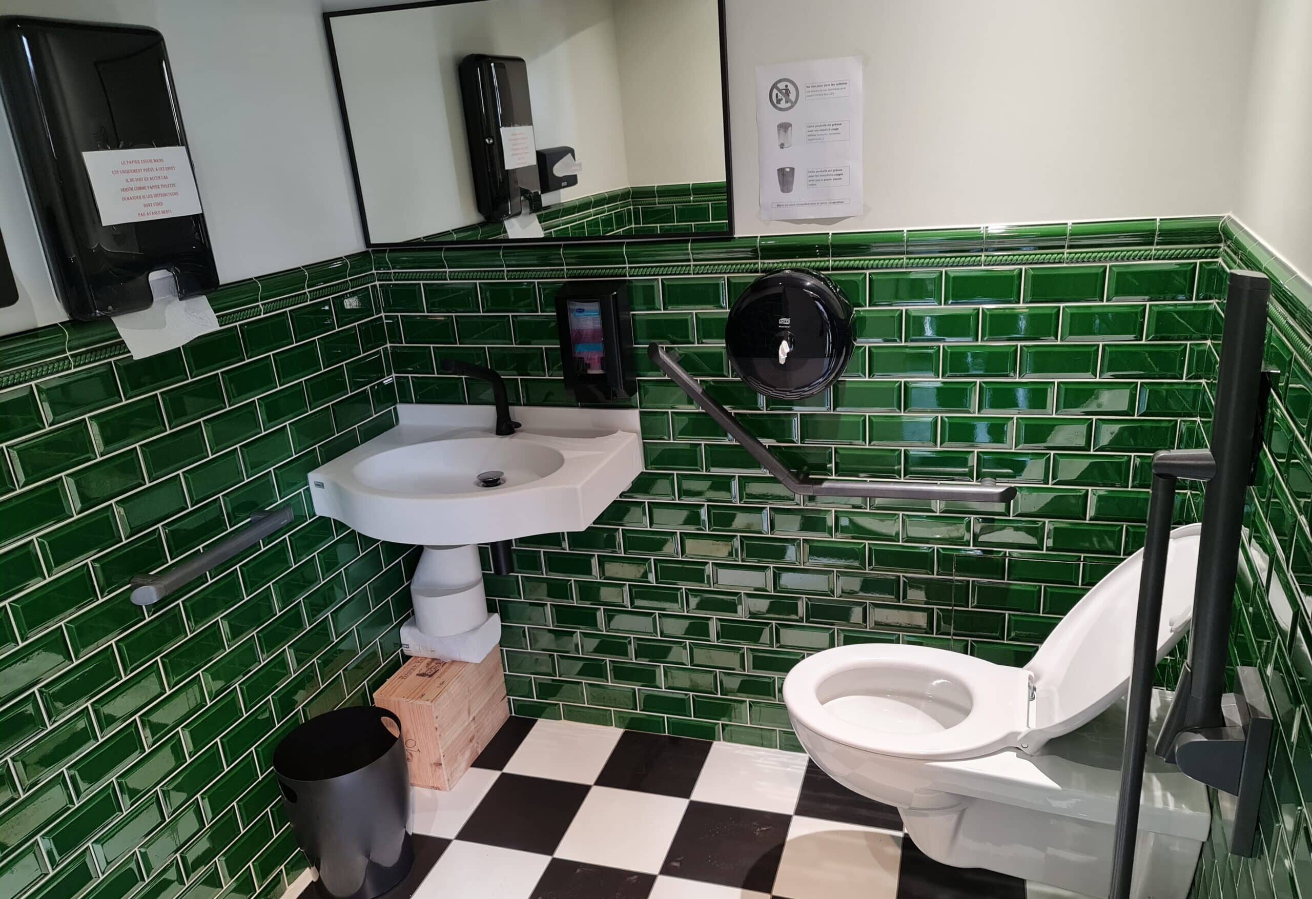 toilette handi maison des vins